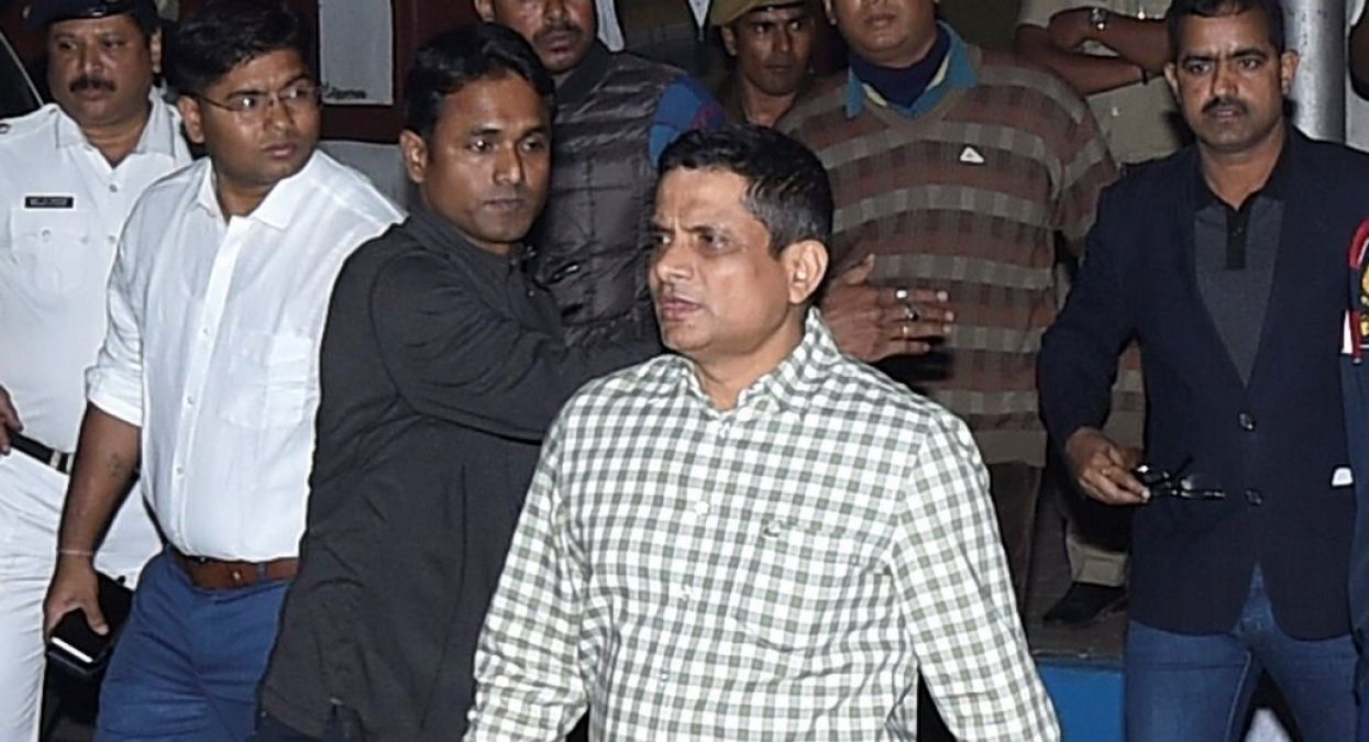 High court deferred arrest of  IPS Rajiv Kumar arrested in Saradha scam for a week