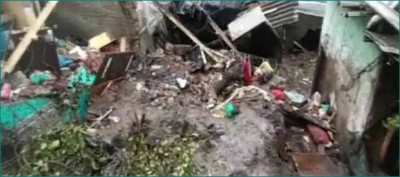 भारी बारिश के बीच मुंबई में बिल्‍ड‍िंग ढहने से 3 लोगों की मौत, 7 घायल