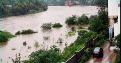 महाराष्ट्र: भारी बारिश से कई इलाकों में बाढ़, रेल सेवा प्रभावित होने से 6000 यात्री फंसे