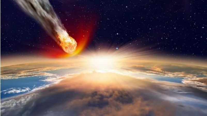 29,000 Kmph की रफ़्तार से पृथ्वी की तरफ बढ़ रहा फुटबॉल ग्राउंड से 4 गुना बड़ा Asteroid