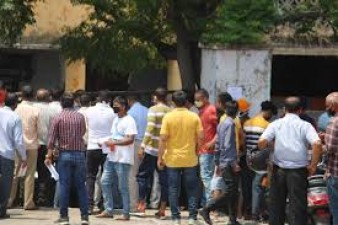 People flouted social distancing in Jammu ARTO office