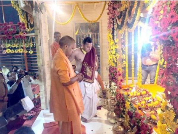 राम मंदिर के भूमि पूजन से 10 दिन पहले अयोध्या पहुंचे सीएम योगी, लिया तैयारियों का जायज़ा