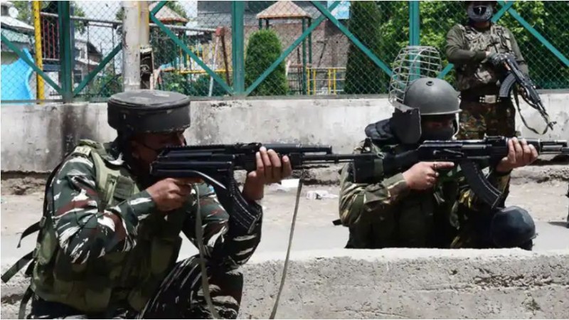 3 terrorists surrounded in Srinagar, encounter continues