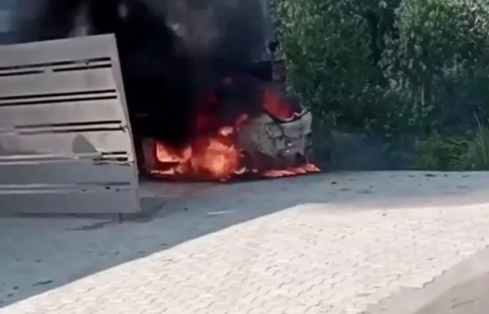 हरियाणा: चलते-चलते अचानक आग का गोला बन गई कार, जलकर राख हो गया अंदर बैठा ड्राइवर