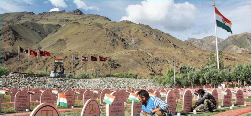 PM Modi and other leaders pay tributes to martyrs on 22nd anniversary of Kargil Vijay Diwas