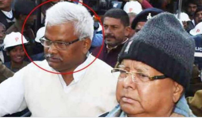 Lalu Yadav was Railway Minister, gave jobs in exchange for land.., OSD Bhola Yadav arrested