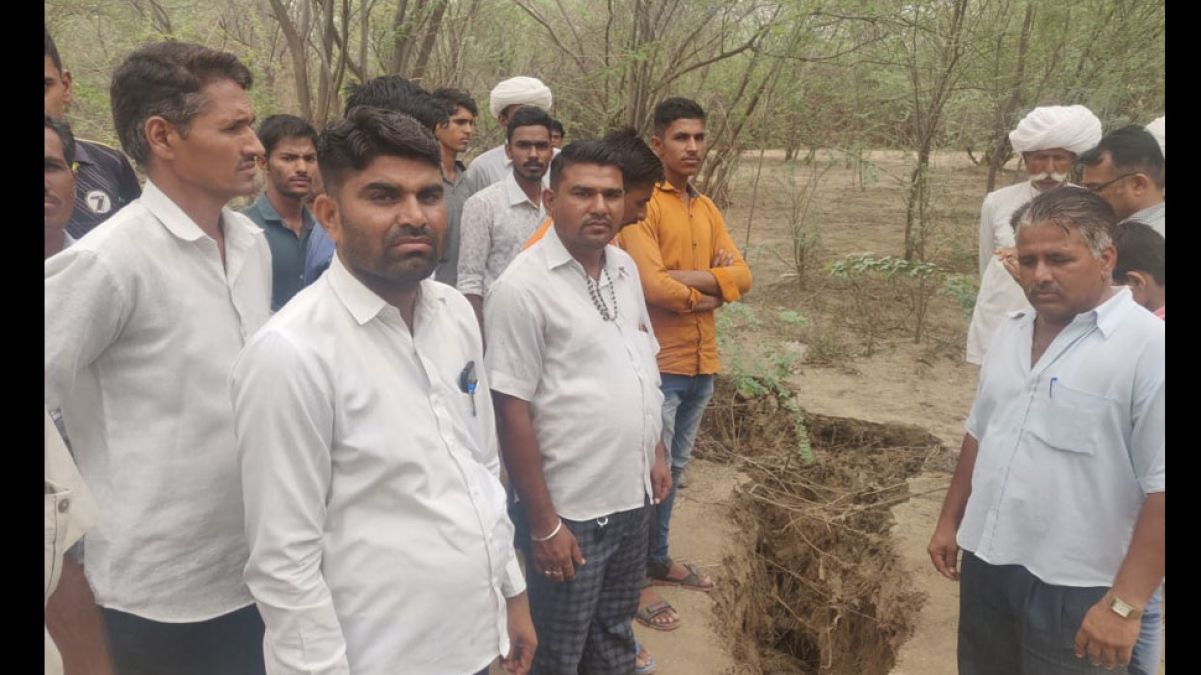 The earth burst again in this village of Jodhpur, panic among villagers