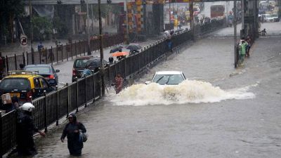 Rain lashes Mumbai, 7 flights cancelled, 8 diverted