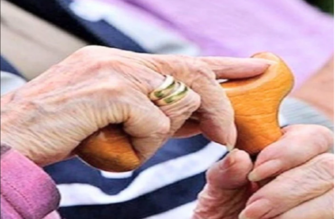 हिमाचल: उचित उपचार के अभाव में गई एक वृद्धा की जान