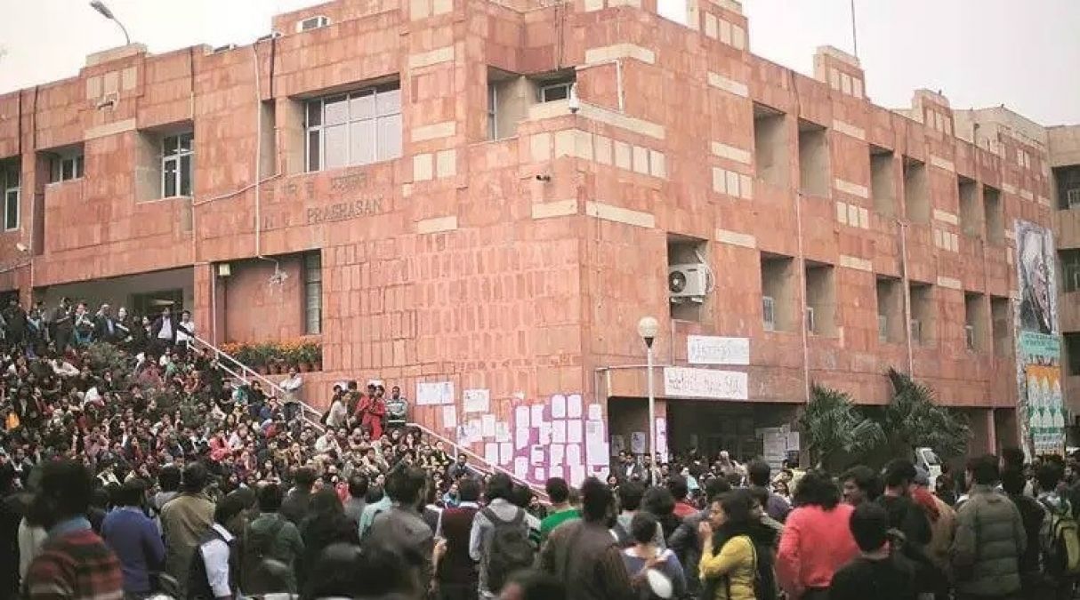 हड़ताल में शामिल जेएनयू शिक्षकों के खिलाफ कार्रवाई