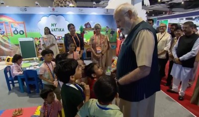 PM ने बच्चों से पूछा- 'मोदी जी को जानते हो?', मिला ये जवाब