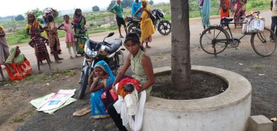 Big carelessness of health department, woman gives birth to child on the road waiting for ambulance