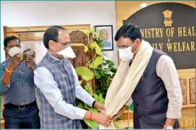 केंद्रीय स्वास्थ्य मंत्री मनसुख मंडाविया से मिले CM शिवराज सिंह चौहान