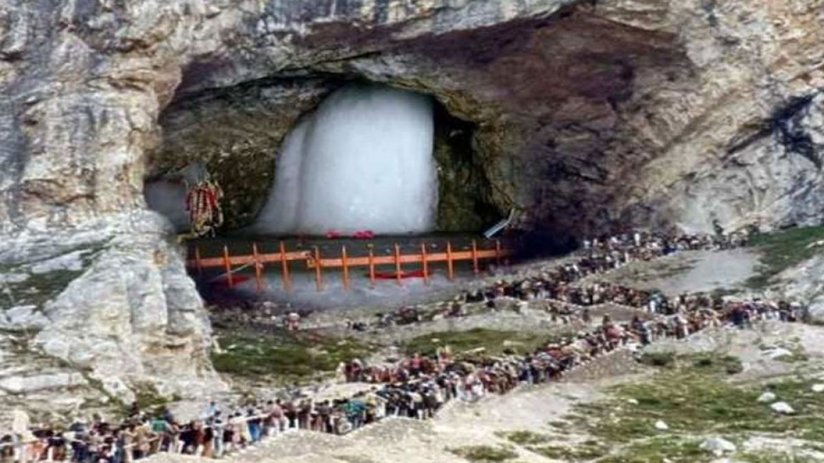 Amarnath Yatra at its peak, so far more than 3.20 lakh devotees have visited Baba Blizzard