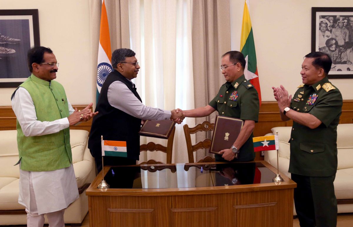 भारत और म्यांमार ने रक्षा सहयोग समझौते पर हस्ताक्षर किए