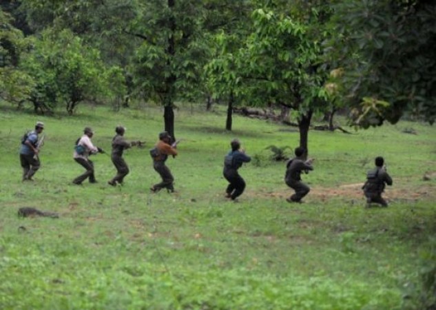 Female Naxalite arrested from Dantewada, companions absconding