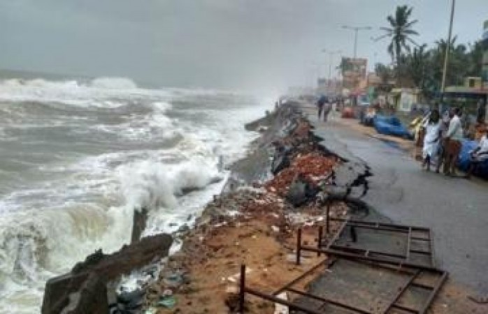 भारत के तटीय शहर में तबाही मचाने के लिए आगे बढ़ रहा तुफान