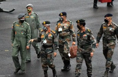 दो दिवसीय जम्मू कश्मीर दौरे पर सेनाध्यक्ष नरवणे, लेंगे सैन्य तैयारियों का जायज़ा
