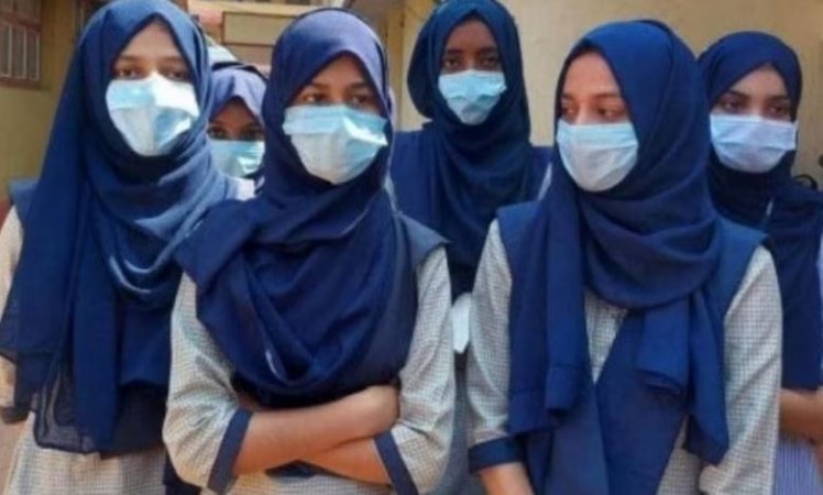 Hindu girl students were forced to wear hijab, government has canceled the recognition of the school