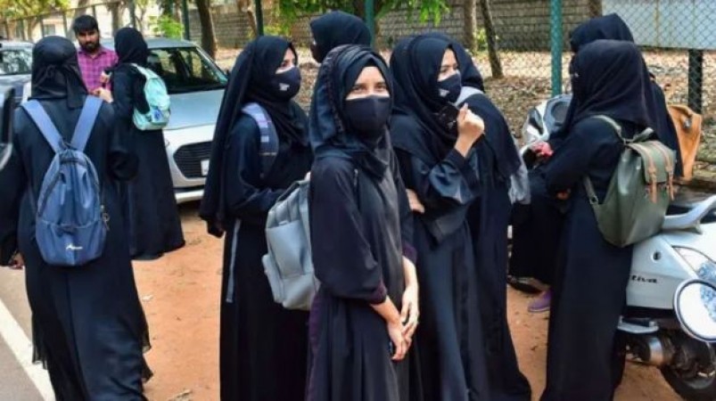 Girls reached college wearing hijab, suspended