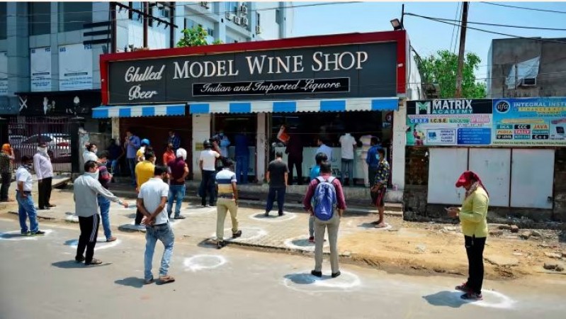 Why are there locks on liquor shops in Delhi? 200 shops have been closed till now