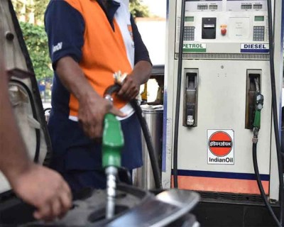 MP: पेट्रोल-डीजल की मूल्य वृद्धि के खिलाफ कांग्रेस कर रही प्रदर्शन