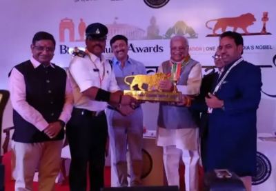 Indore traffic cop Ranjeet honored with Bharat Gaurav Award