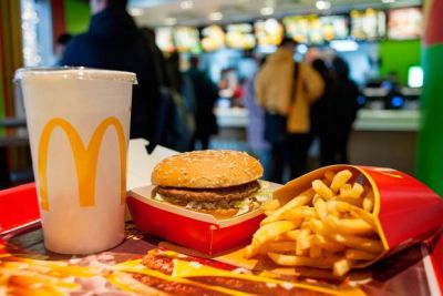 पांच साल पहले बर्गर में निकला था कीड़ा, अब McDonald's को चुकाने होंगे 70 हज़ार रुपए