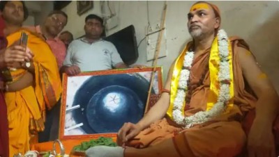 Stopped from worshiping Shivling in Gyanvapi, then Avimukteshwaranand sitting on dharna.