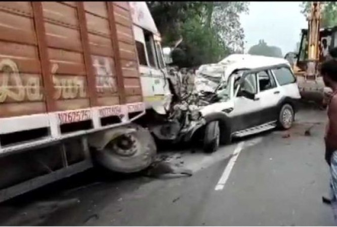 Container and Scorpio collided in Pratapgarh, 9 people died