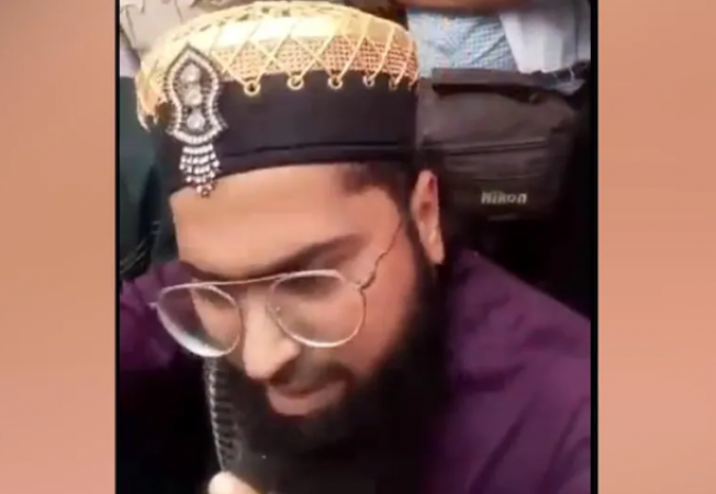 Maulana openly threatened in front of the police