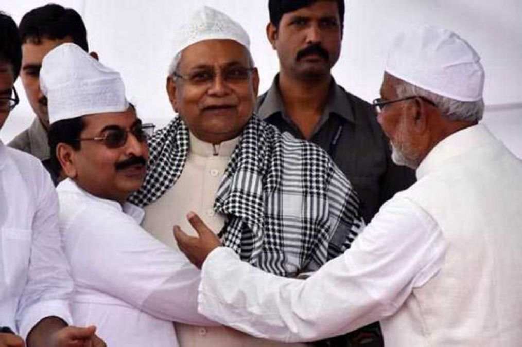 CM Nitish Kumar reaches Gandhi Maidan on Eid occasion, greets all