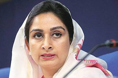 Union Minister Harsimrat Kaur Badal held her ministerial position in a unique style