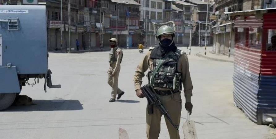 Terrorists attack on 'CRPF' in Pulwama, all CRPF personnel said to be safe