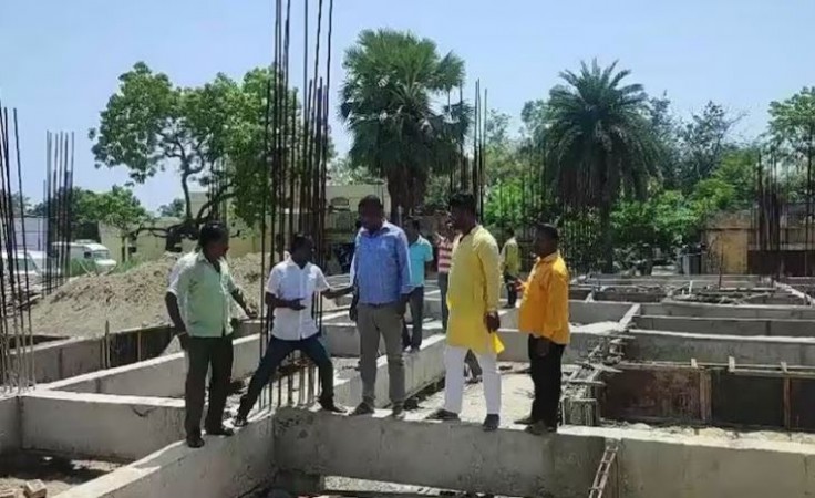 After the collapse of the bridge in Bihar, now there is a crack in the under construction hospital