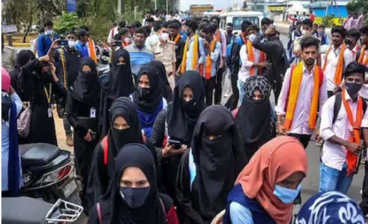 Why the insistence on 'hijab' even after High Court order in Karnataka?