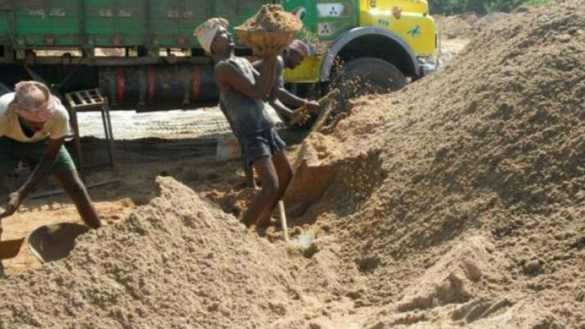 Illegal sand mining continues in Madhya Pradesh