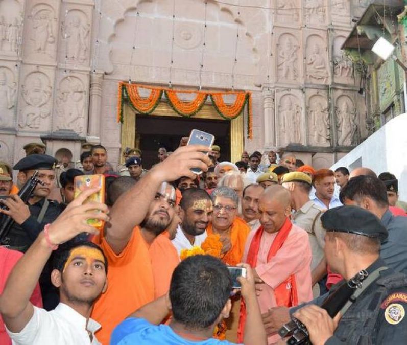 CM Yogi reached the Institute of Research in Ayodhya, unveiled the statue of Lord Rama