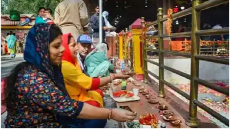 Thousands of devotees gather at Kheer Bhawani Mela even after target killing