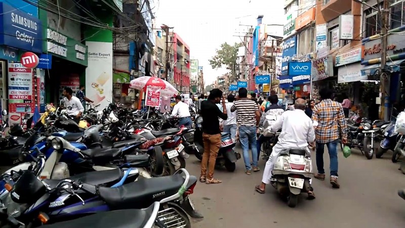 Shops started opening in market, traders following odd-even formula
