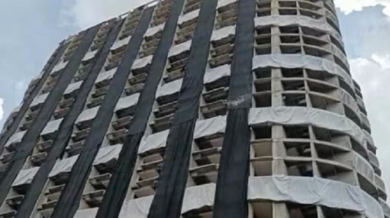 सुपरनोवा बिल्डिंग की 35वीं मंजिल से कूदकर युवक ने की ख़ुदकुशी, जांच में जुटी पुलिस
