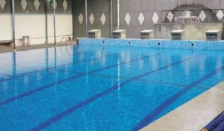 स्वीमिंग पूल में नहा रहा था 10 वर्षीय बच्चा, डूहुई दर्दनाक मौत