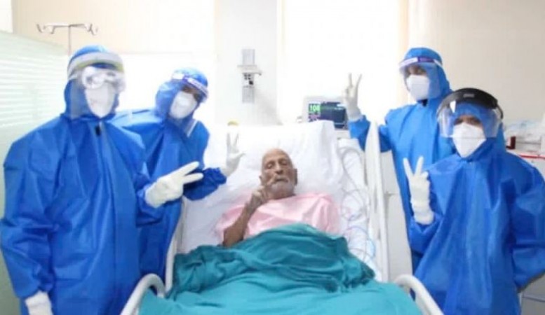 Miracle: 97-year-old man beats Corona, returns home healthy