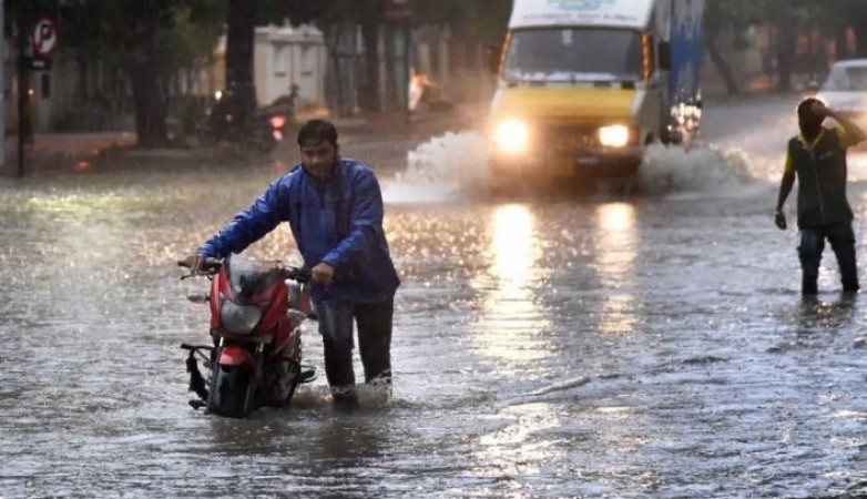 दिल्ली-यूपी में आज होगी बारिश, उत्तराखंड में भारी वर्षा का अलर्ट