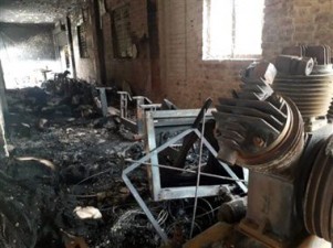कारपेट फैक्ट्री आग लगने से जलकर राख हुई मशीने, हुआ करोड़ों का नुकसान