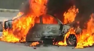 नेशनल हाइवे पर चलती BMW अचानक बन गई आग का गोला