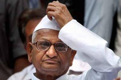 Maharashtra govt doing a better job than center: Anna Hazare