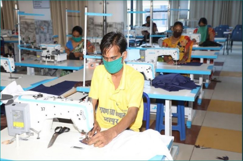 National Sewing Machine Day: 5 disabled people of 'Narayan Seva Sansthan' did unique work