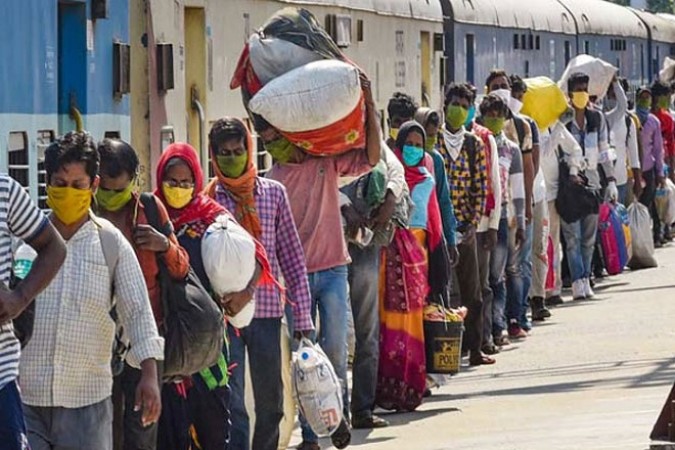 यहां पर घर जाने के ​इंतजार में 4 हजार असम प्रवासी मजदूर कर रहे इंतजार