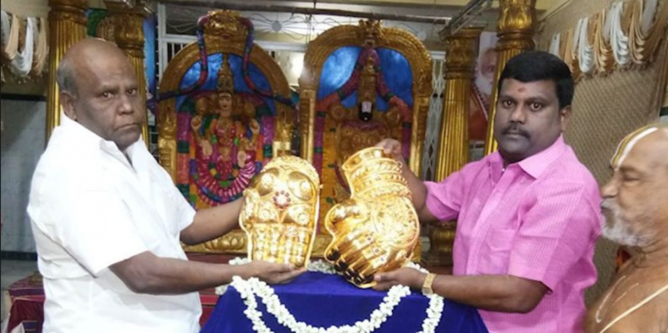 A devotee offers Gold jewellery at The Tirumala Temple, know the surprising price